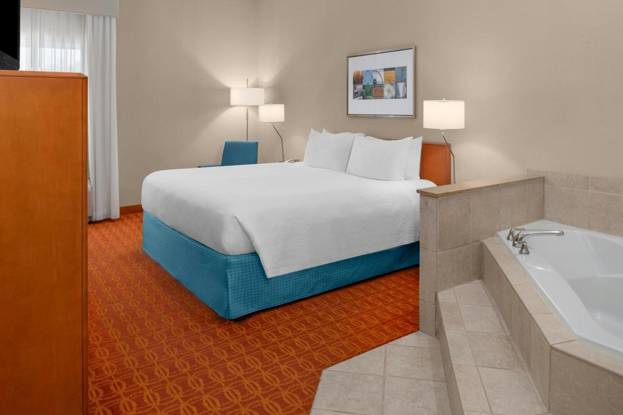 Hotel Fairfield And By Marriott