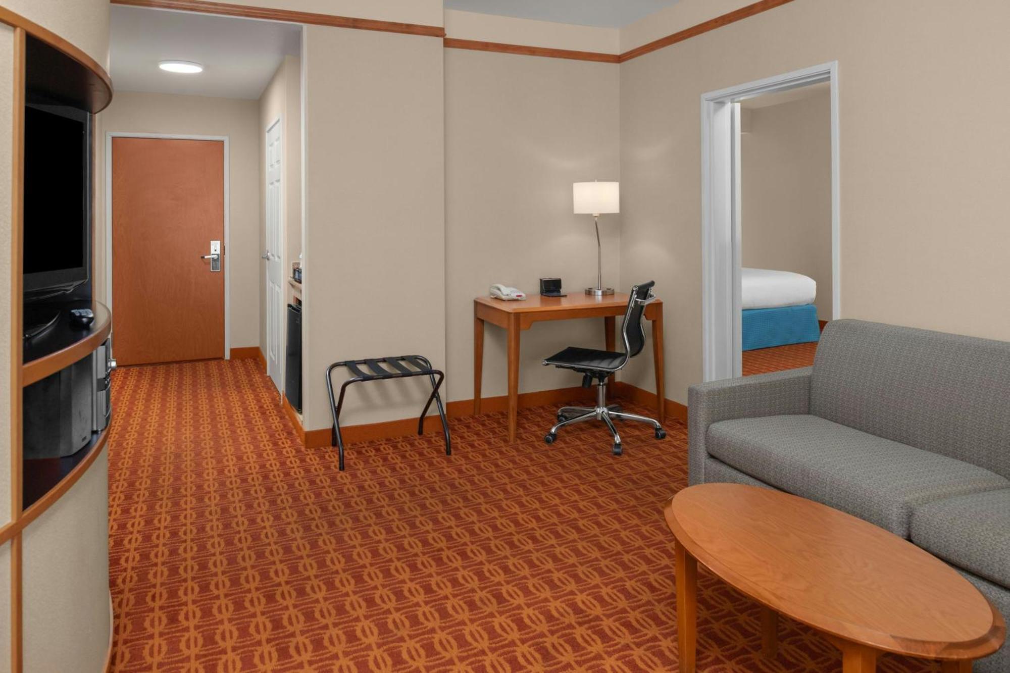 Hotel Fairfield And By Marriott 3*