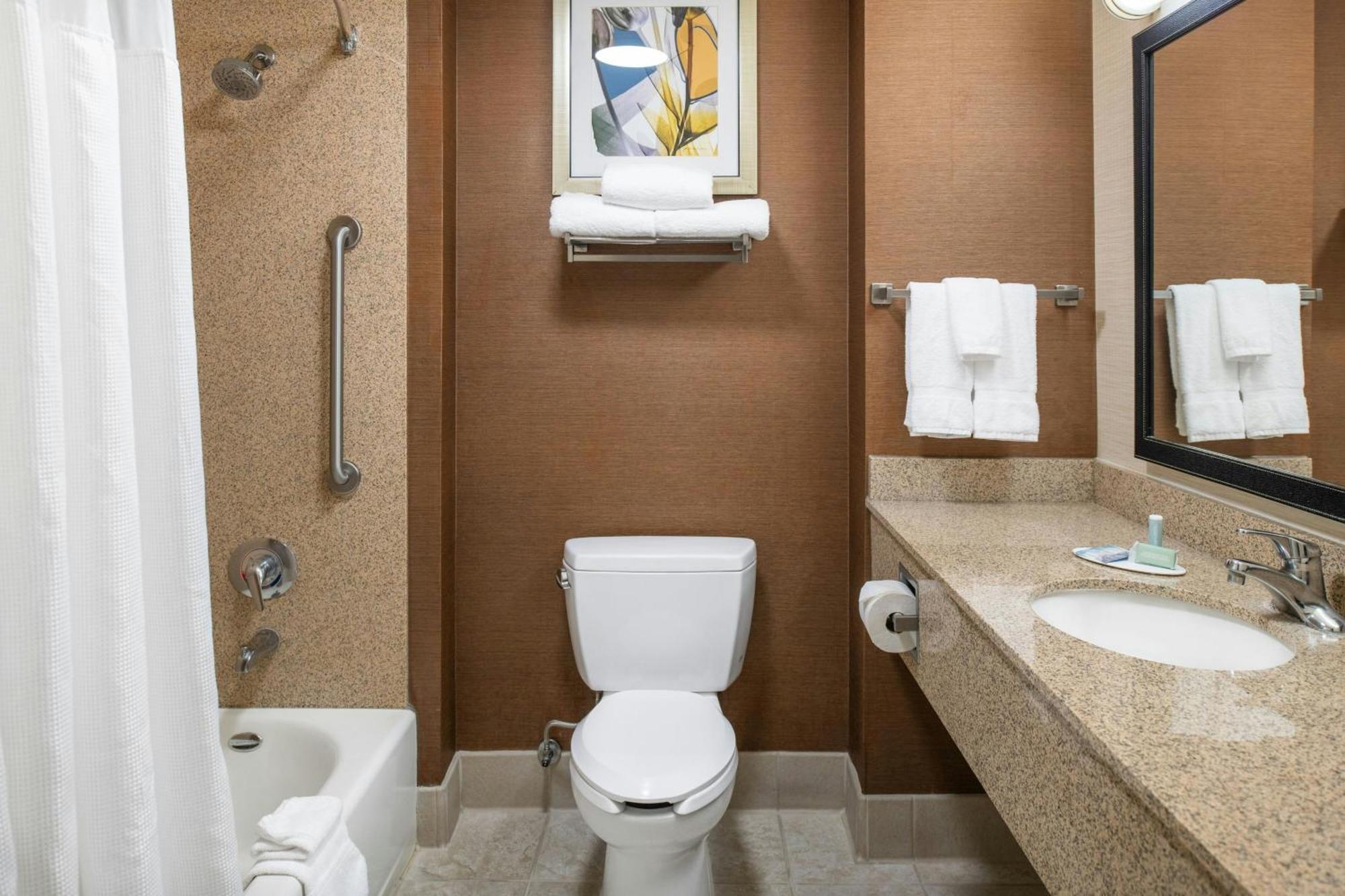 Hotel Fairfield And By Marriott Elk Grove